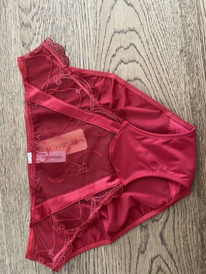 tellement glamour rood