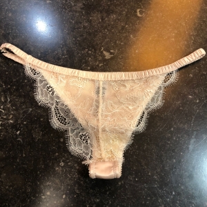 L2212025530 off white